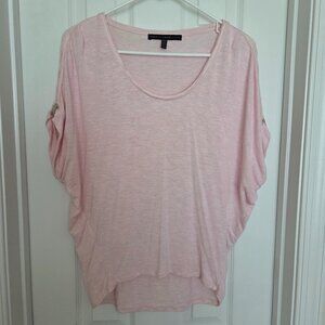 White House Black Market Scoop Neck Pacesetter Tee In Pale Pink Size XXS